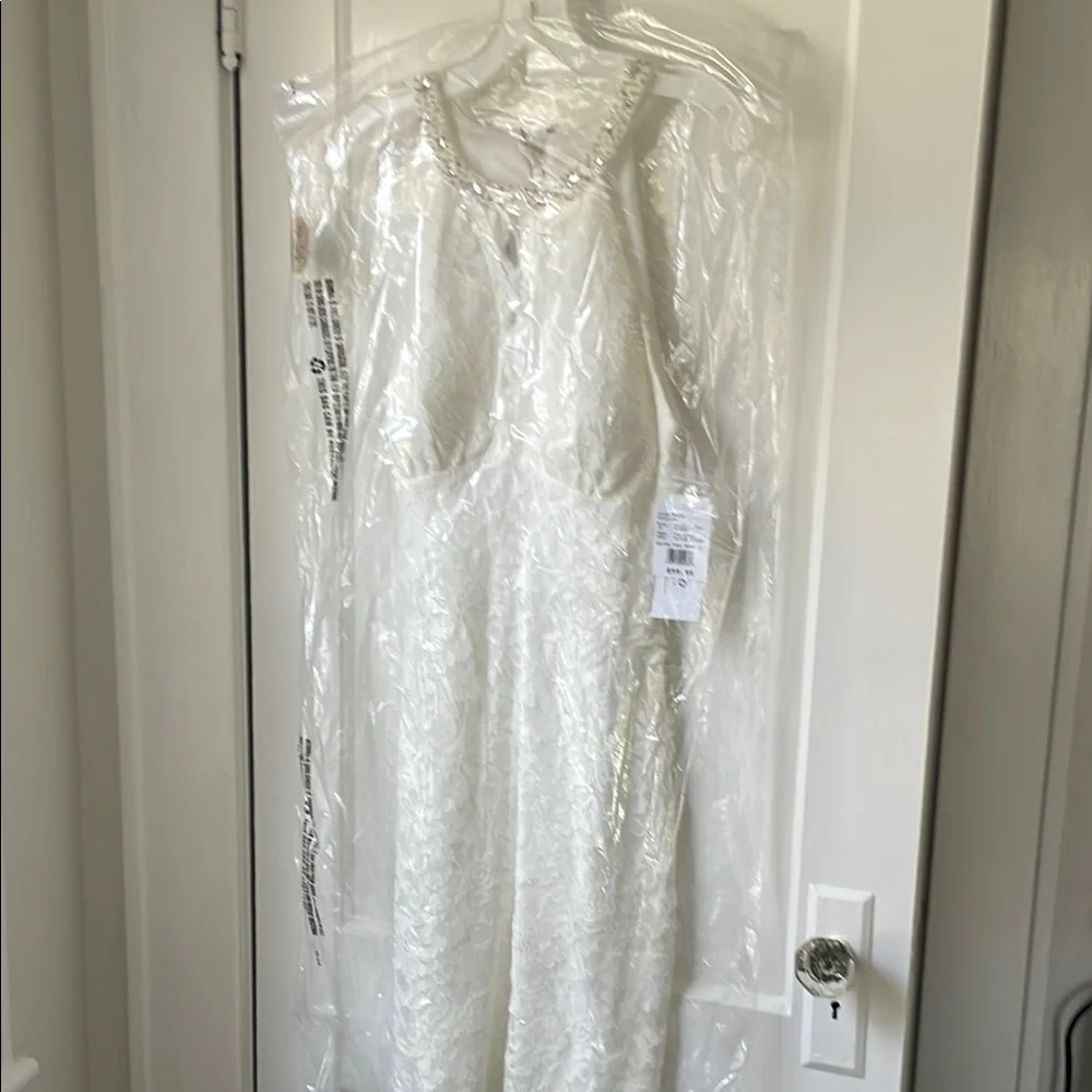 NWT David's Bridal White Lace Embellished Keyhole Sheath Halter Dress wedding - Picture 8 of 11